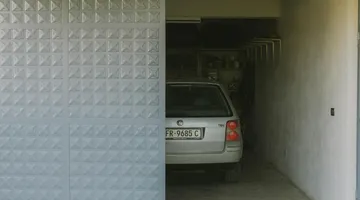 Garage door track with rollers, diagnostic for a door that came off the track