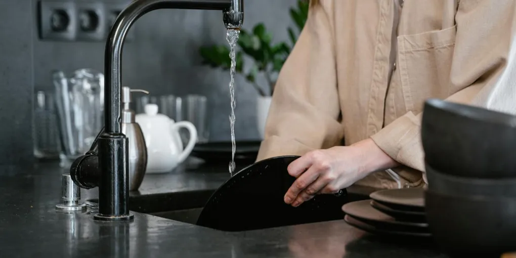 Under-sink garbage disposal unit with drain plumbing, how to fix a garbage disposal that hums